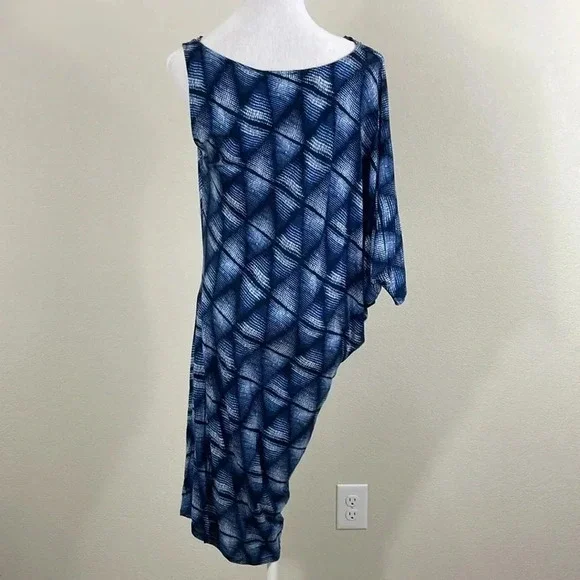 BCBGMAXAZRIA blue geometric print asymmetric midi dress size medium - Picture 4 of 8